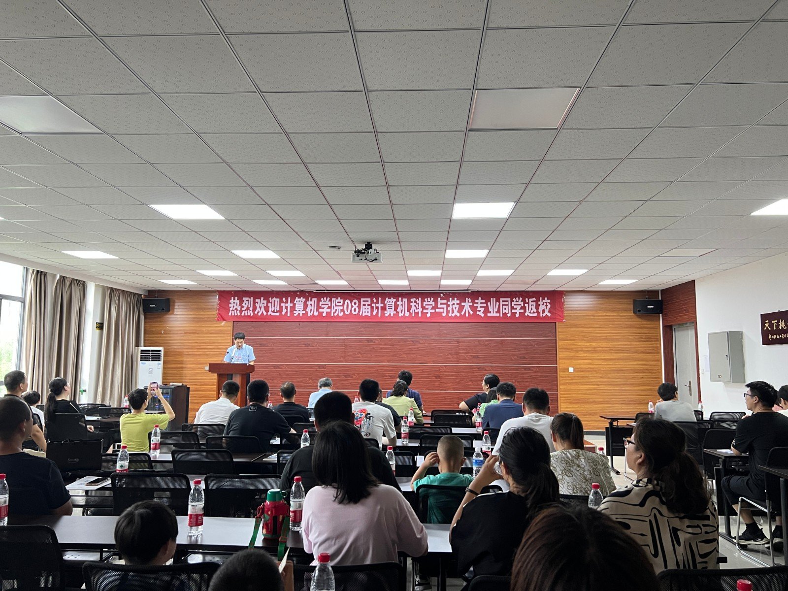 2.1座谈会.JPG 青春师大,盼君归期